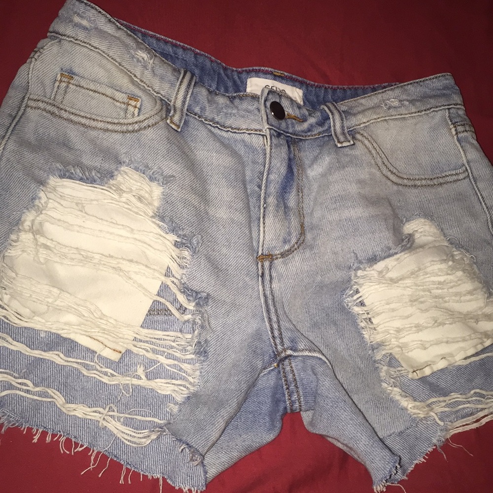 Cute ripped shorts 🥵